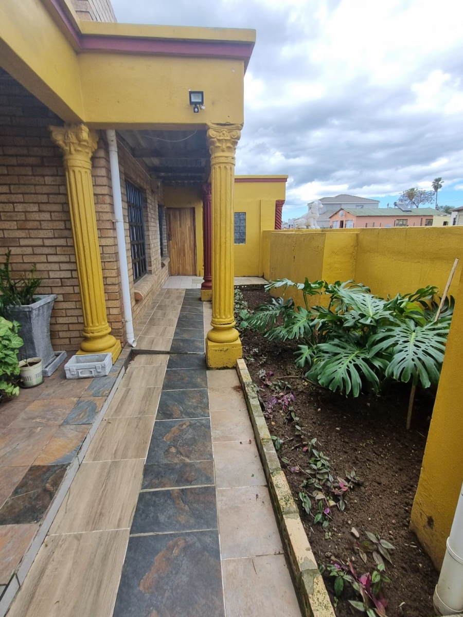4 Bedroom Property for Sale in Kwa Nobuhle Eastern Cape